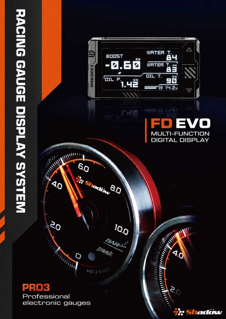 專業電子賽車錶顯示器 - FD EVO 多資訊整合顯示；PRO3 保留經典賽車錶的即時指針回饋